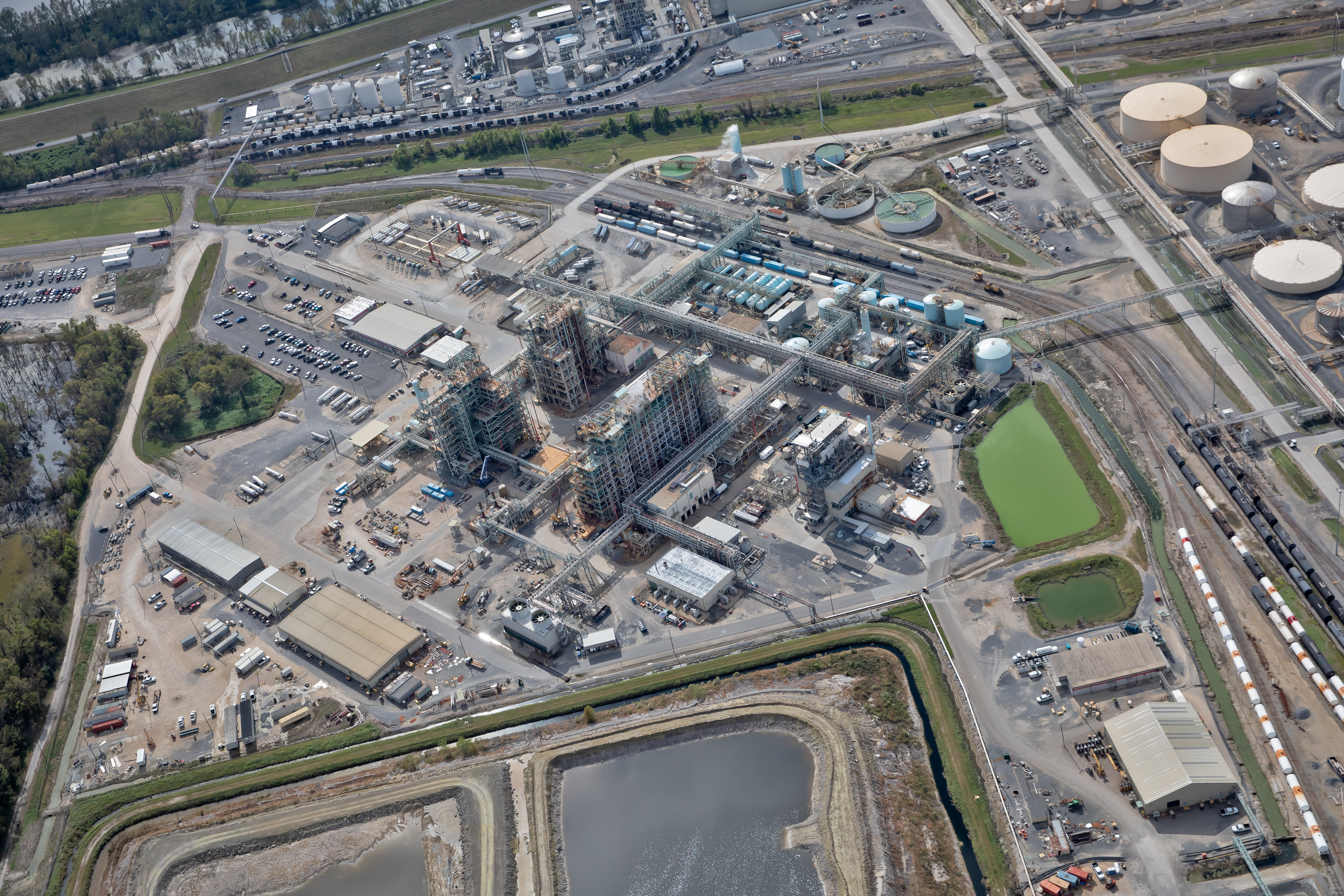 Honeywell's Carville Chemical Facilities in Louisiana's 'Cancer Alley' 2 - Photographer Julie Dermansky