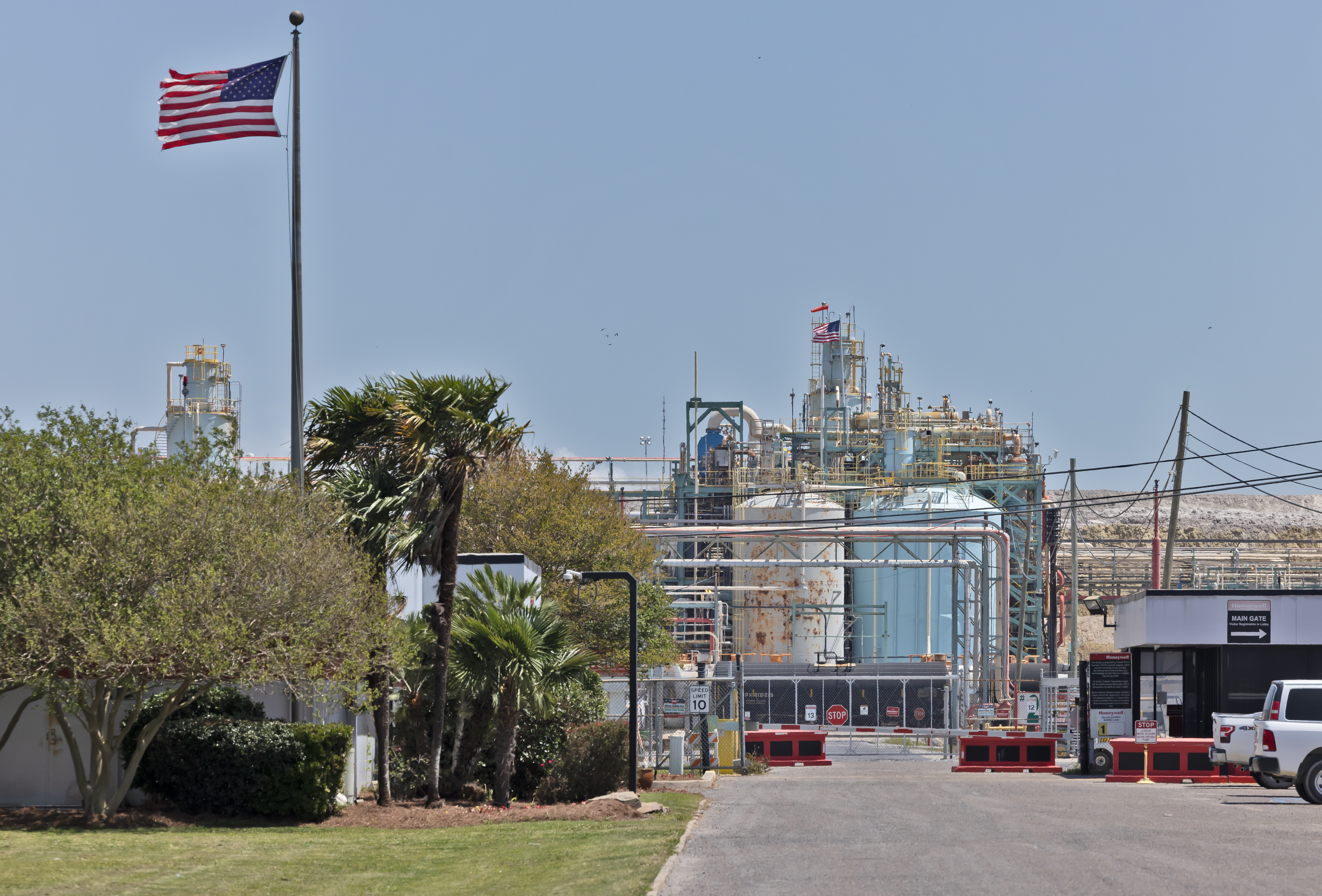 Honeywell's Geismar Chemical Plant in Louisiana's 'Cancer Alley' - Photographer Julie Dermansky