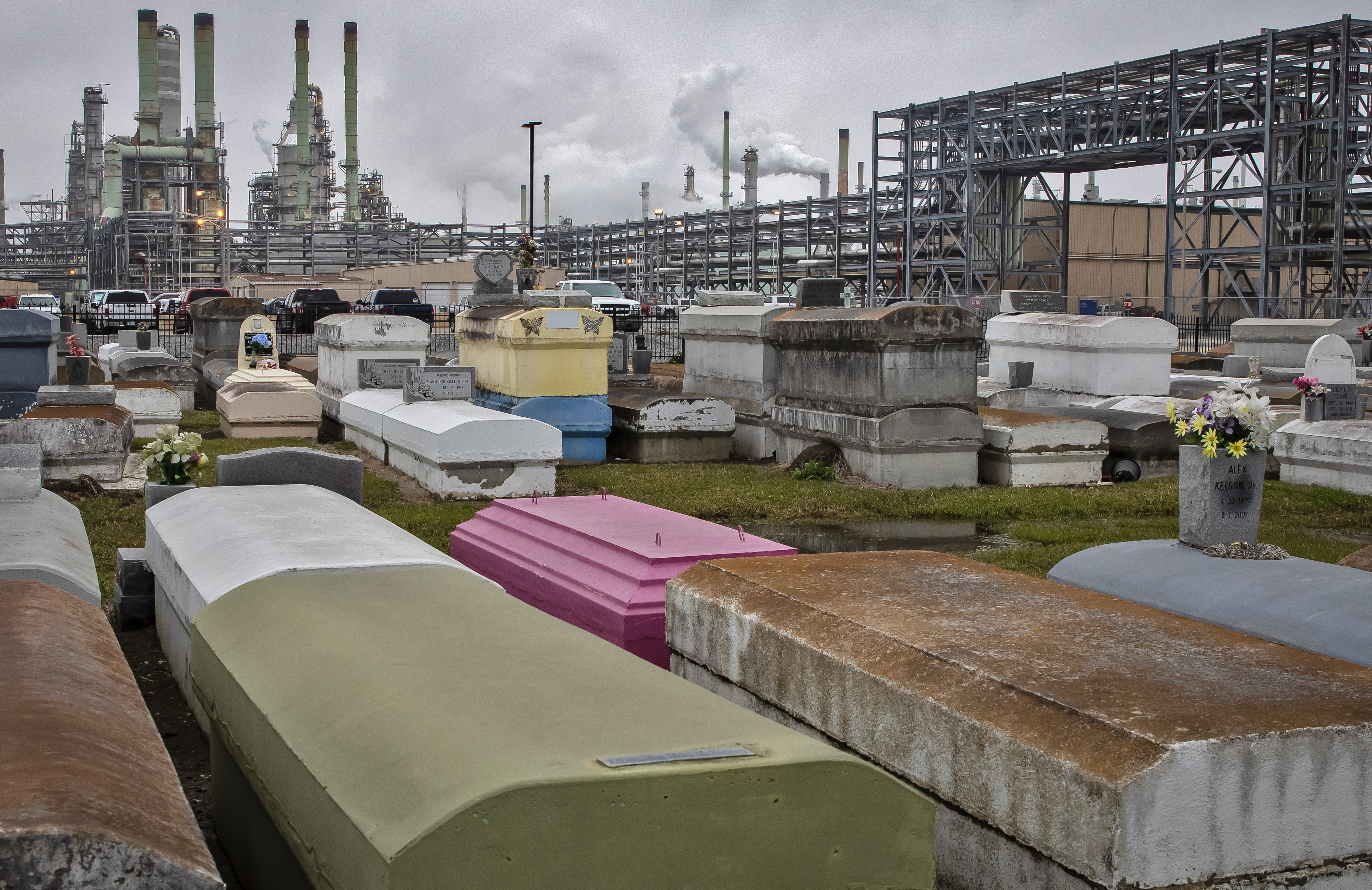 Cemetary Outside Marathon Refinery in Reserve, Louisiana, in 'Cancer Alley' - Photographer Julie Dermansky 2