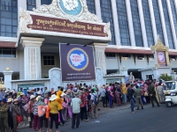 Koh Kong villagers gathering at Land Ministry - photo permission Equitable Cambodia