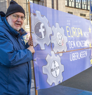 Protest in Brussels: tug of war with the corporate lobby PHOTO Lode Saidane/LobbyControl