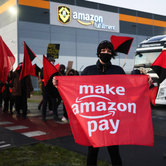 Protest in front of Amazon warehouses PHOTO Greenpeace Poland