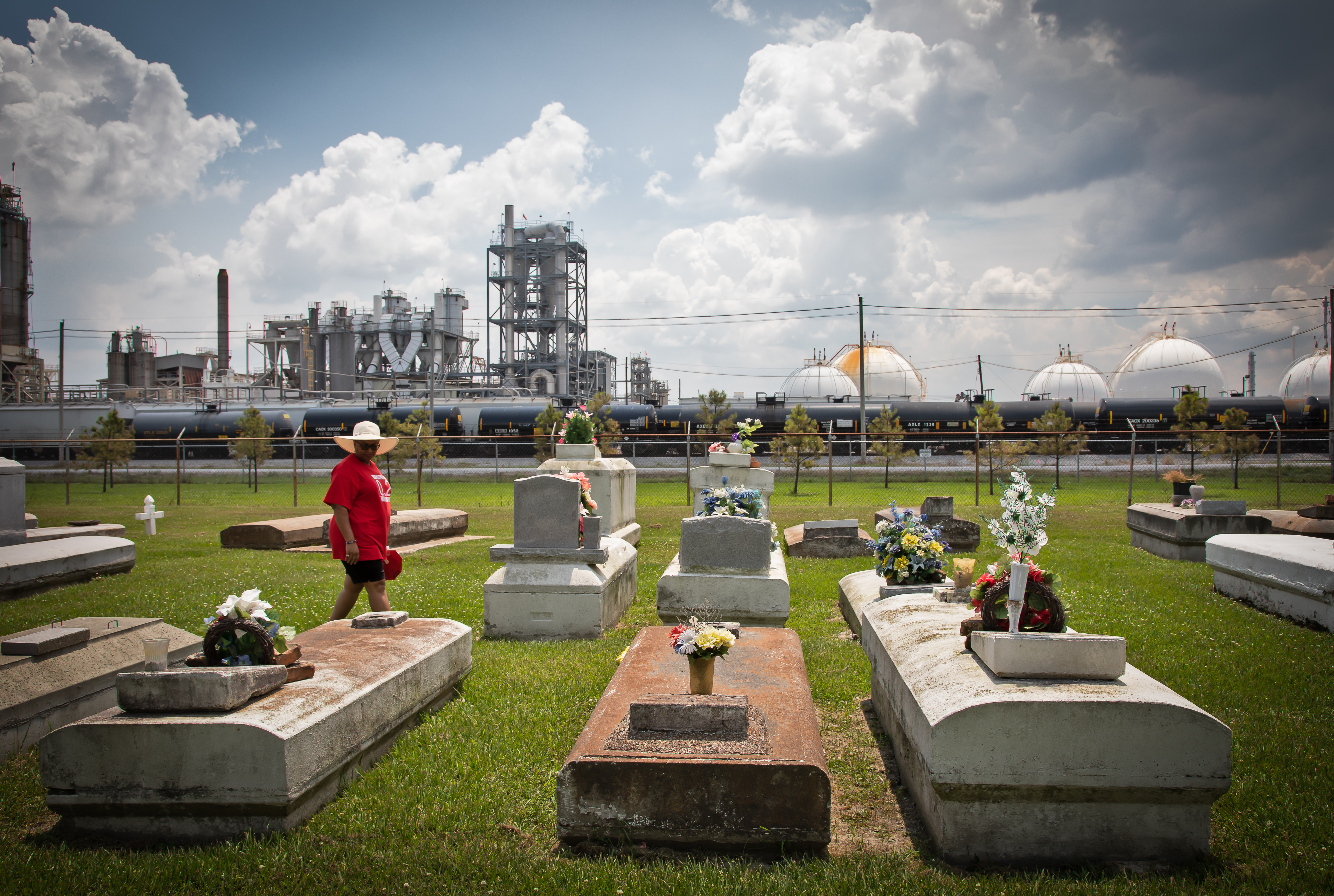 Westlake - Cemetery Near Westlake Chemical Plant in Louisiana's 'Cancer Alley' - Photographer Julie Dermansky