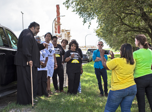 Campaigners gather to discuss Mosaic in Louisiana's 'Cancer Alley' - Photographer Julie Dermansky 2