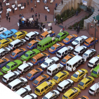 Organizers want city leaders to make ride-sharing companies play by the same rules as cabs and Town cars