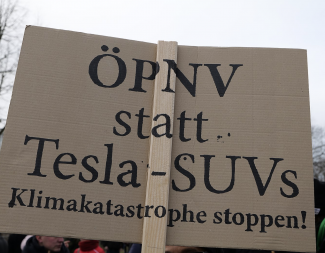 Stop the climate disaster instead of tesla suvs PHOTO Leonhard Lenz