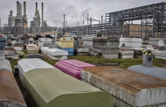 Cemetary Outside Marathon Refinery in Reserve, Louisiana, in 'Cancer Alley' - Photographer Julie Dermansky 2