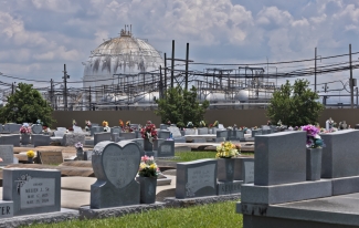 Union Carbide (Dow) Facilities in Louisiana's 'Cancer Alley' - Photographer Julie Dermansky 3