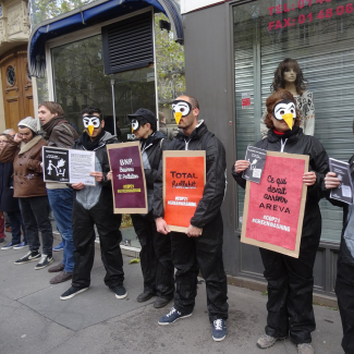 Human Chain in Paris before the opening of the COP21 PHOTO Jeanne Menjoulet